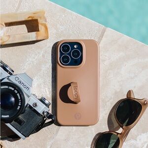 Loopy Cases iPhone 15 Pro Saddle Brown Righty